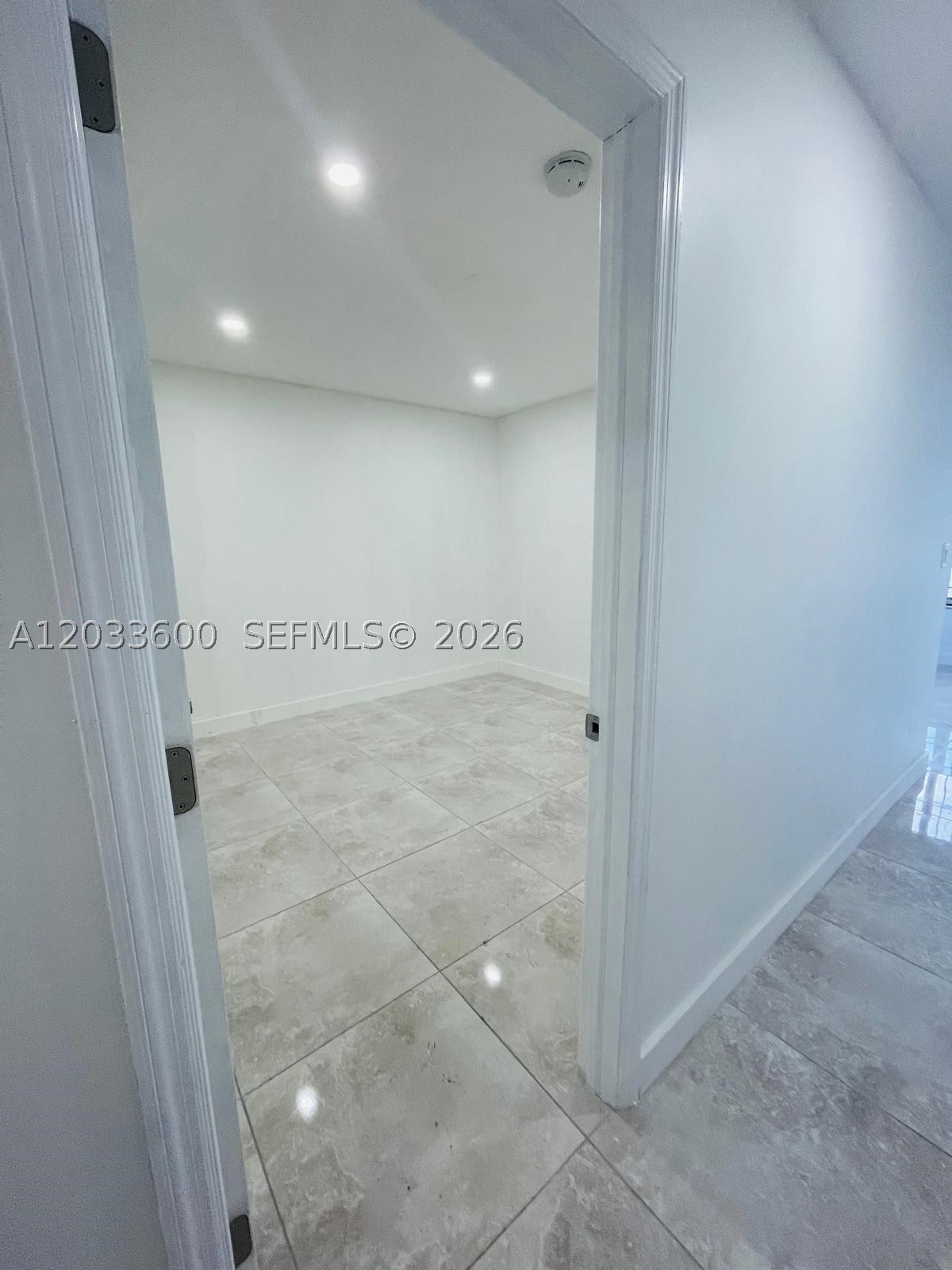 2437 Nw 98th St Property Photo 9