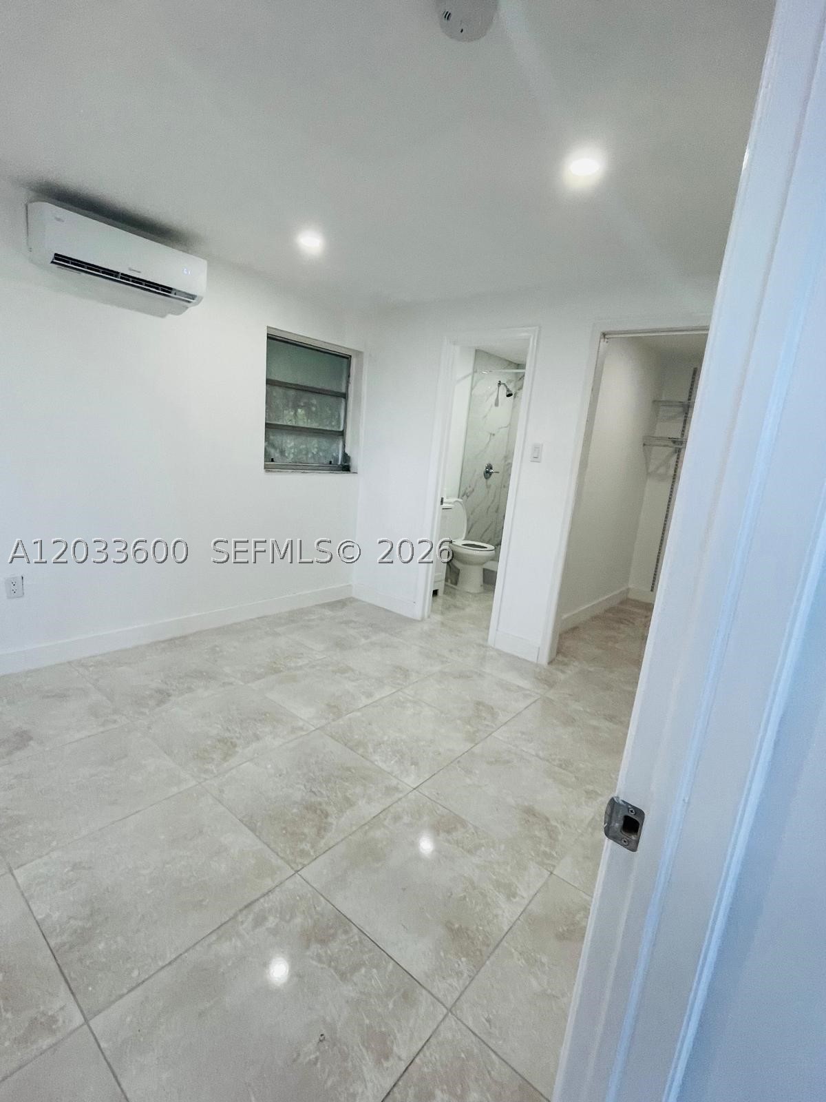 2437 Nw 98th St Property Photo 12