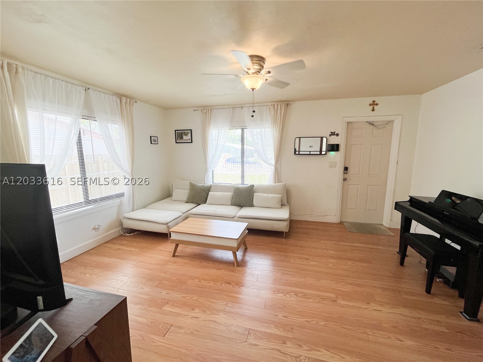 2330 Scott St Property Photo 1