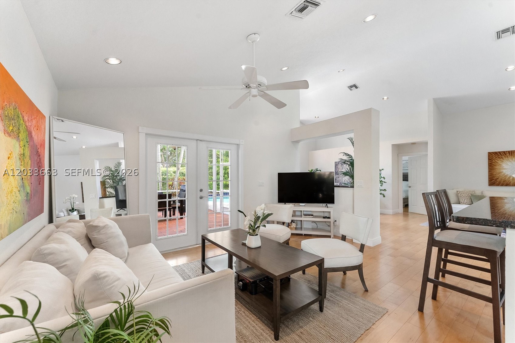 2013 Island Cir Property Photo 15