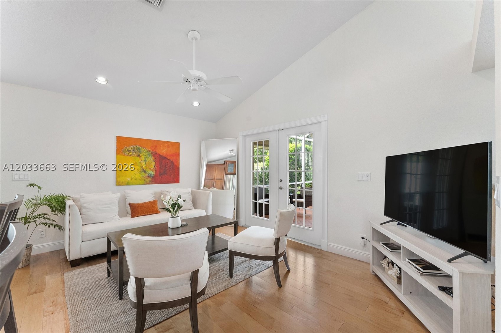 2013 Island Cir Property Photo 16