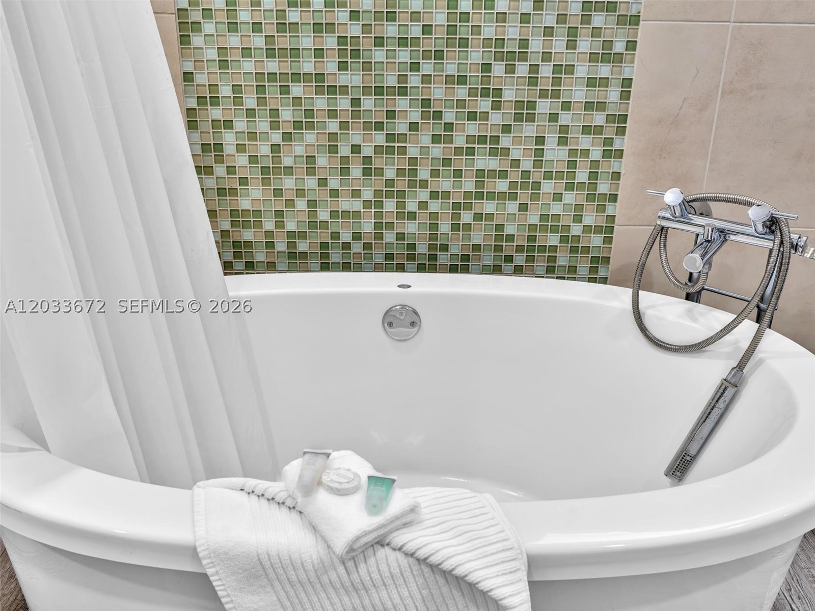 1052 Ocean Dr C203 Property Photo 22