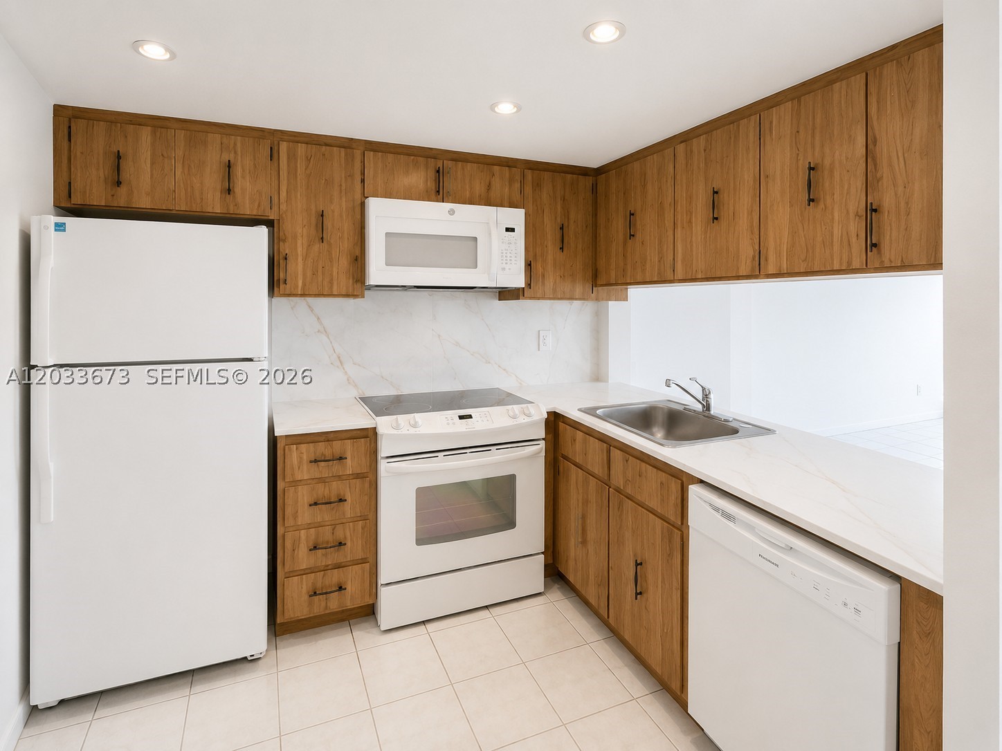 16465 Ne 22nd Ave 206 Property Photo 4