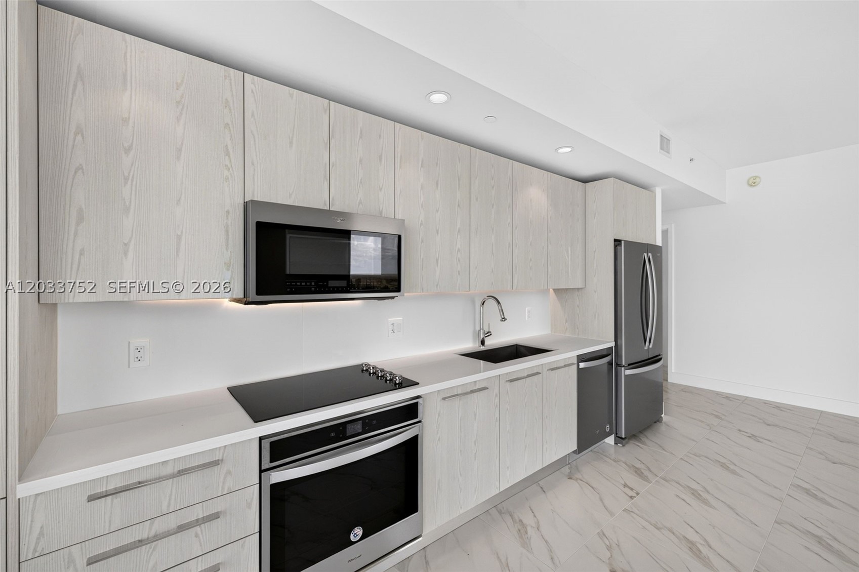 2000 Metropica Way 1910 Property Photo 4