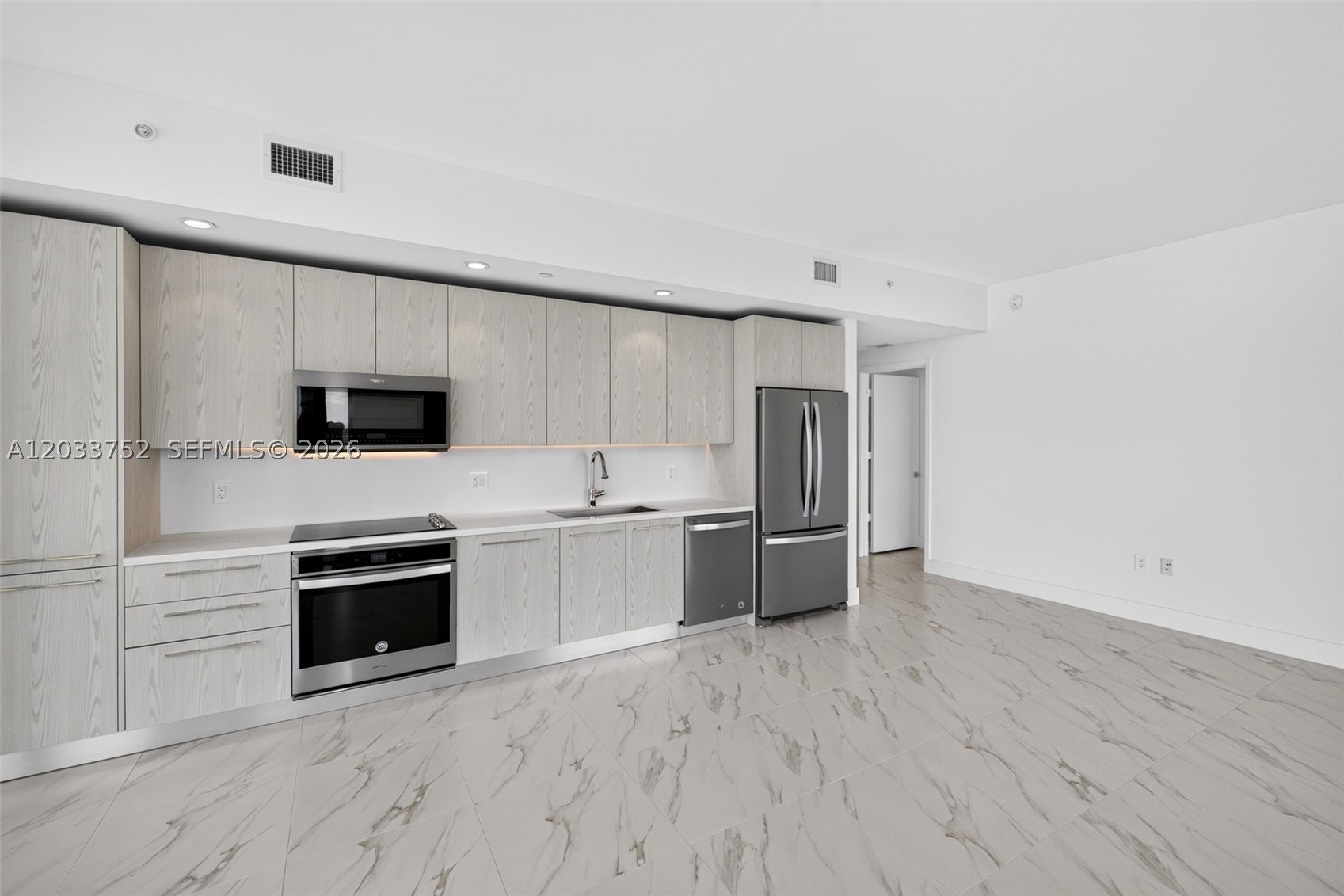 2000 Metropica Way 1910 Property Photo 9