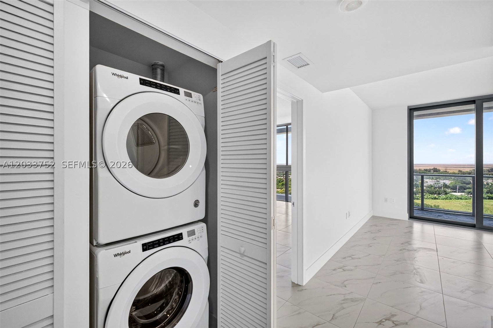 2000 Metropica Way 1910 Property Photo 14
