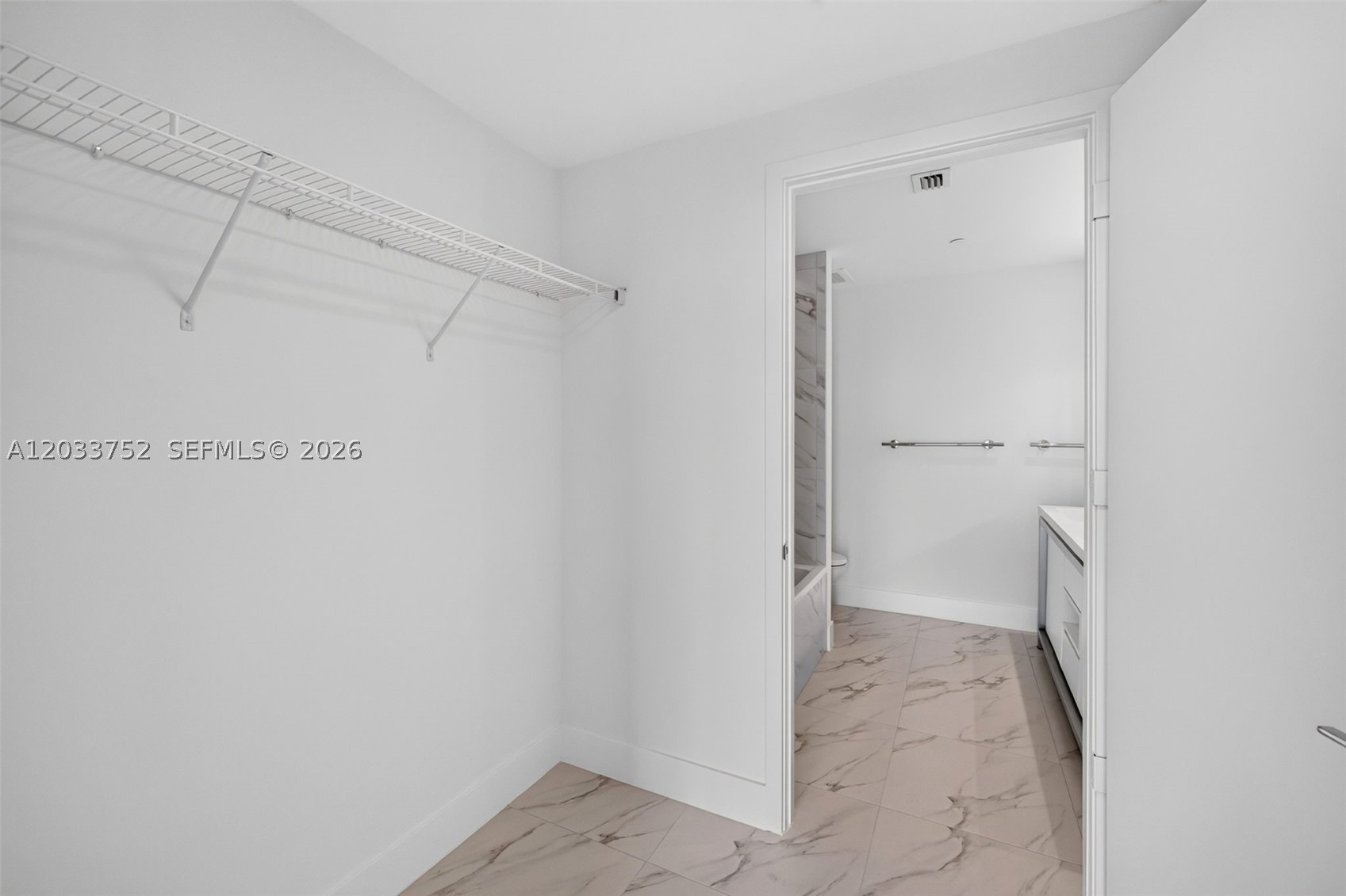 2000 Metropica Way 1910 Property Photo 23