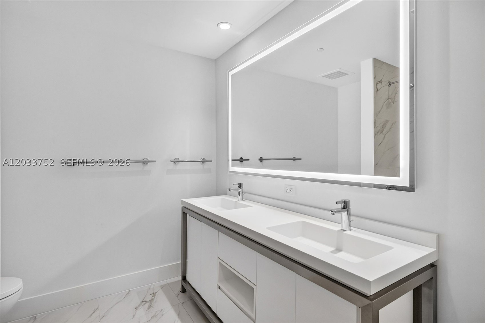 2000 Metropica Way 1910 Property Photo 28