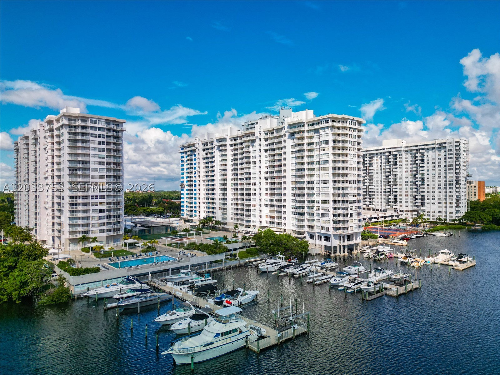 18011 Biscayne Blvd 902 Property Photo 1