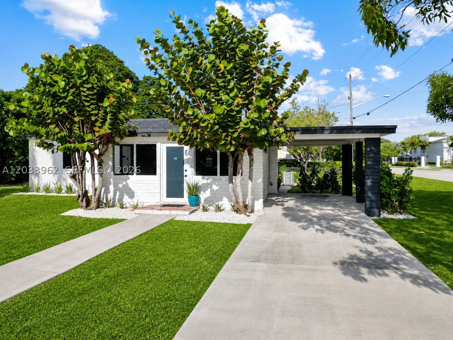 1044 NE 4th Ave