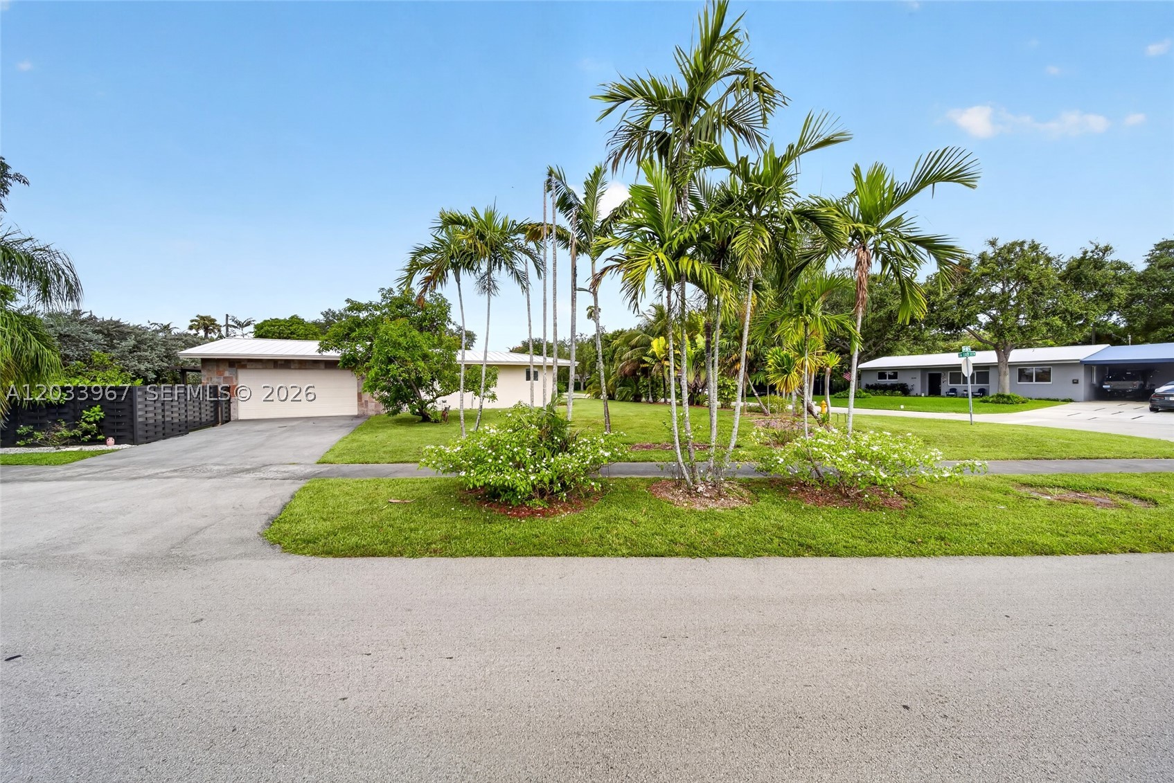 8250 Sw 118th Ter Property Photo 3