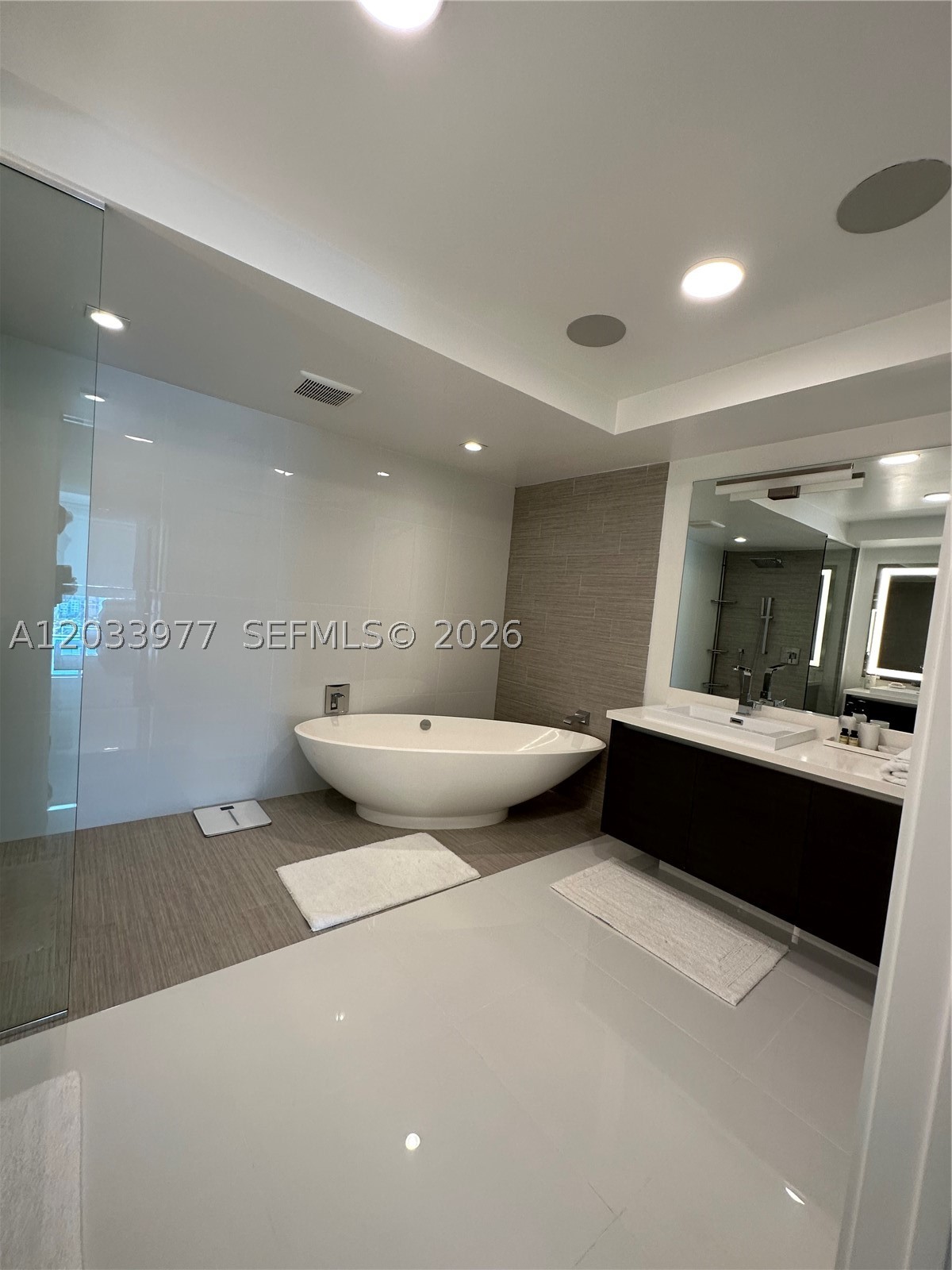 330 Sunny Isles Blvd 5-2002 Property Photo 37