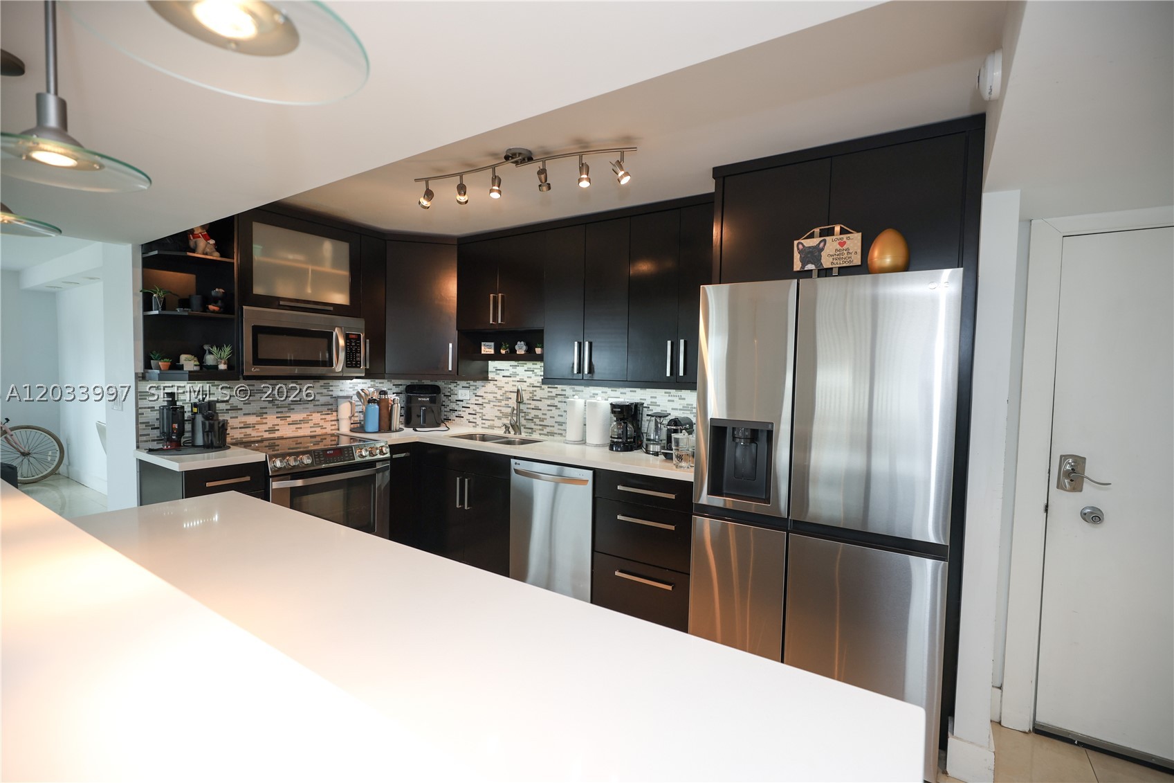 7135 Collins Ave 735 Property Photo 1