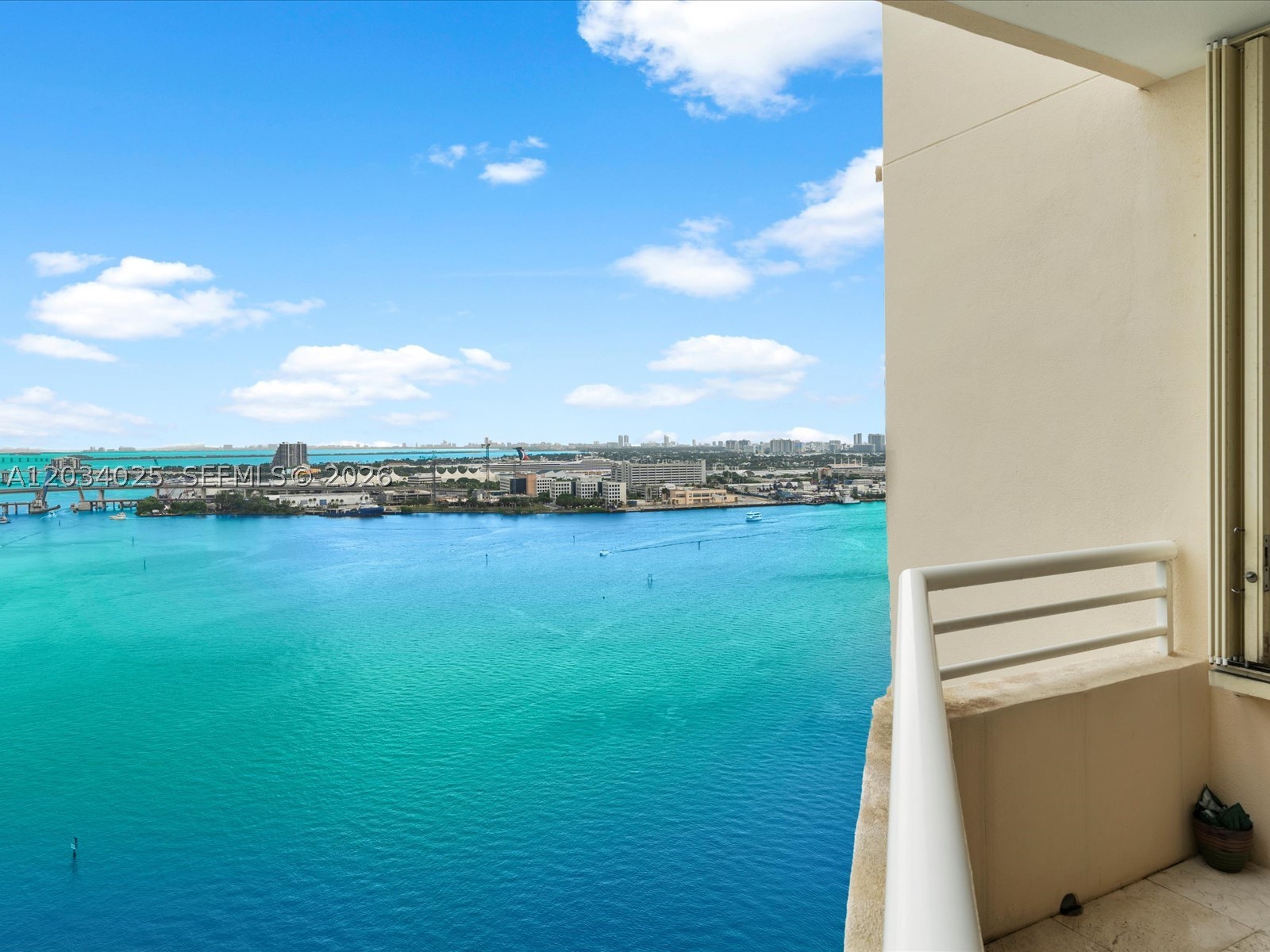 888 Brickell Key Dr 2510 Property Photo 4