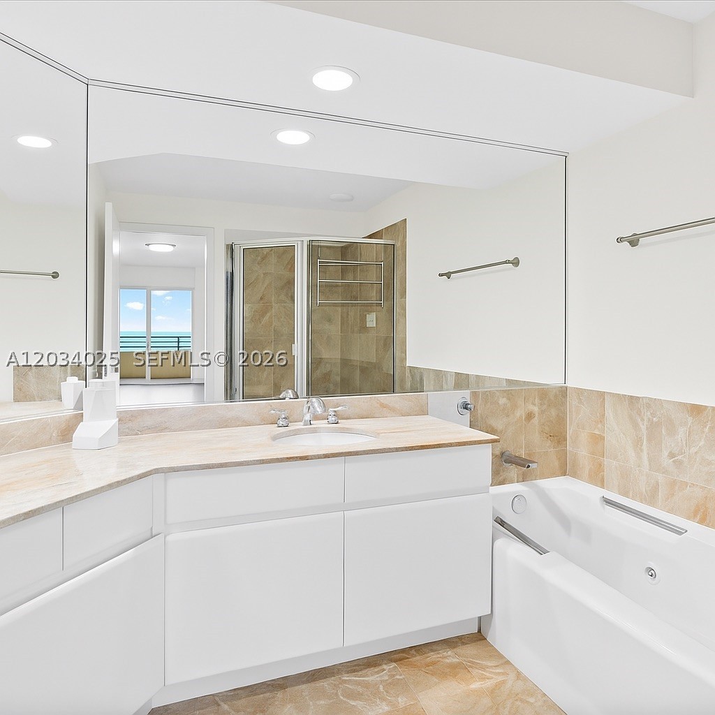 888 Brickell Key Dr 2510 Property Photo 15