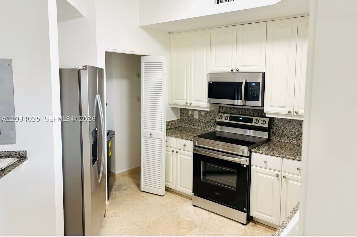888 Brickell Key Dr 2510 Property Photo 23