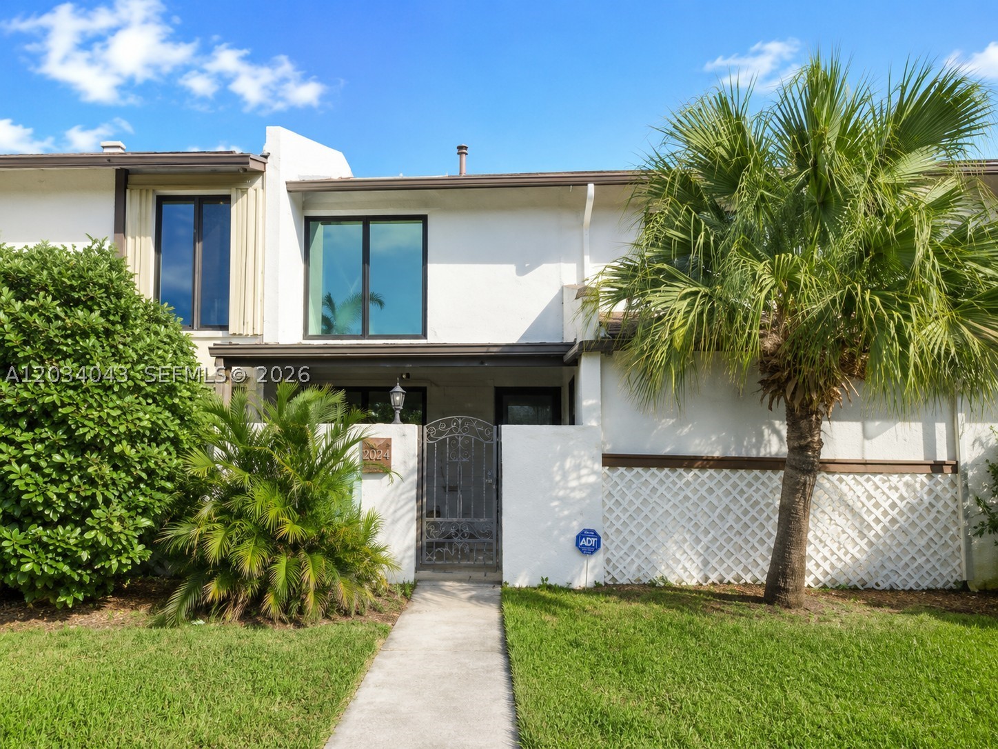 6521 SW 114th Ave - Property Photo 1