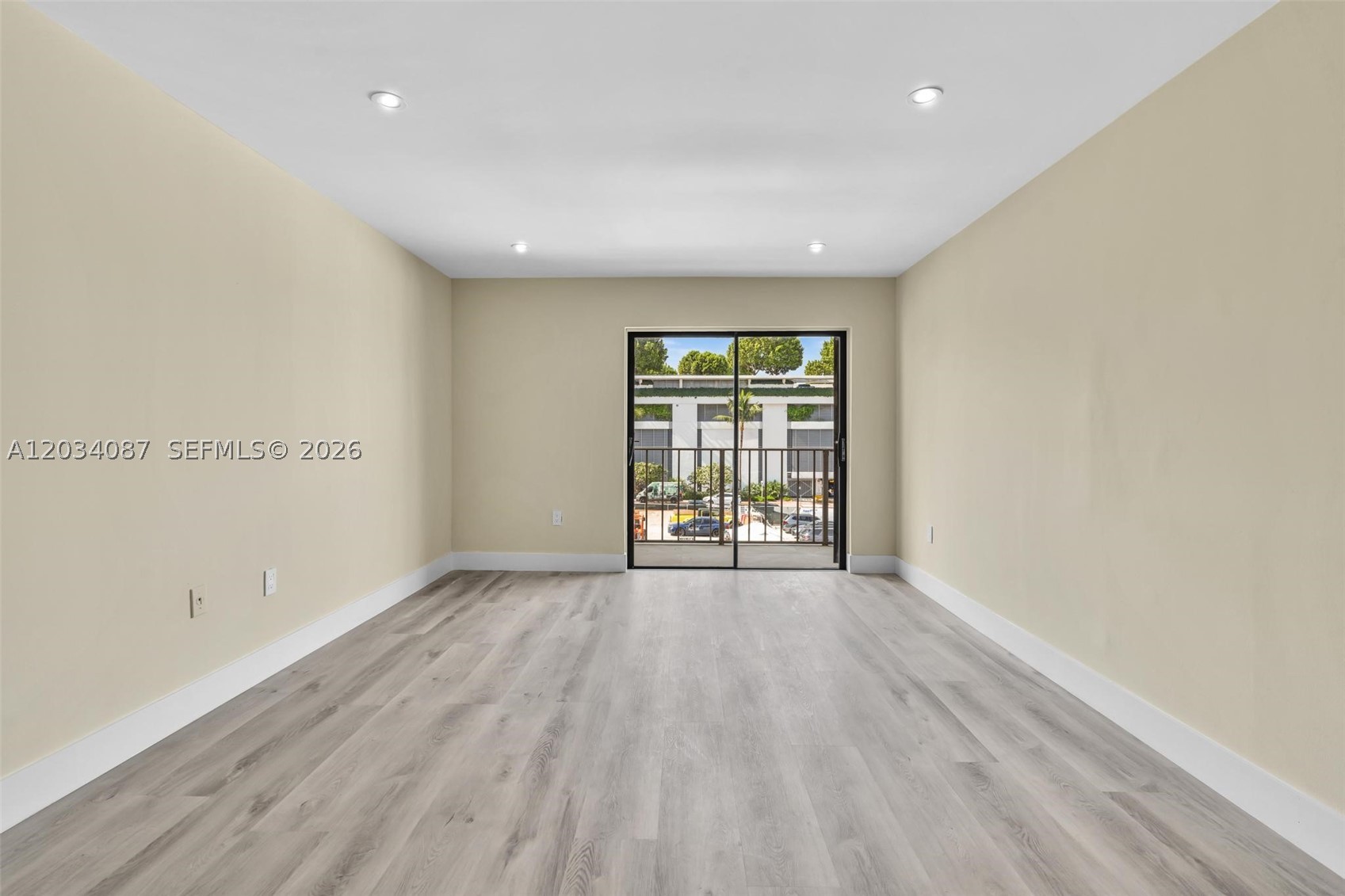 9124 Collins Ave 304 Property Photo 3