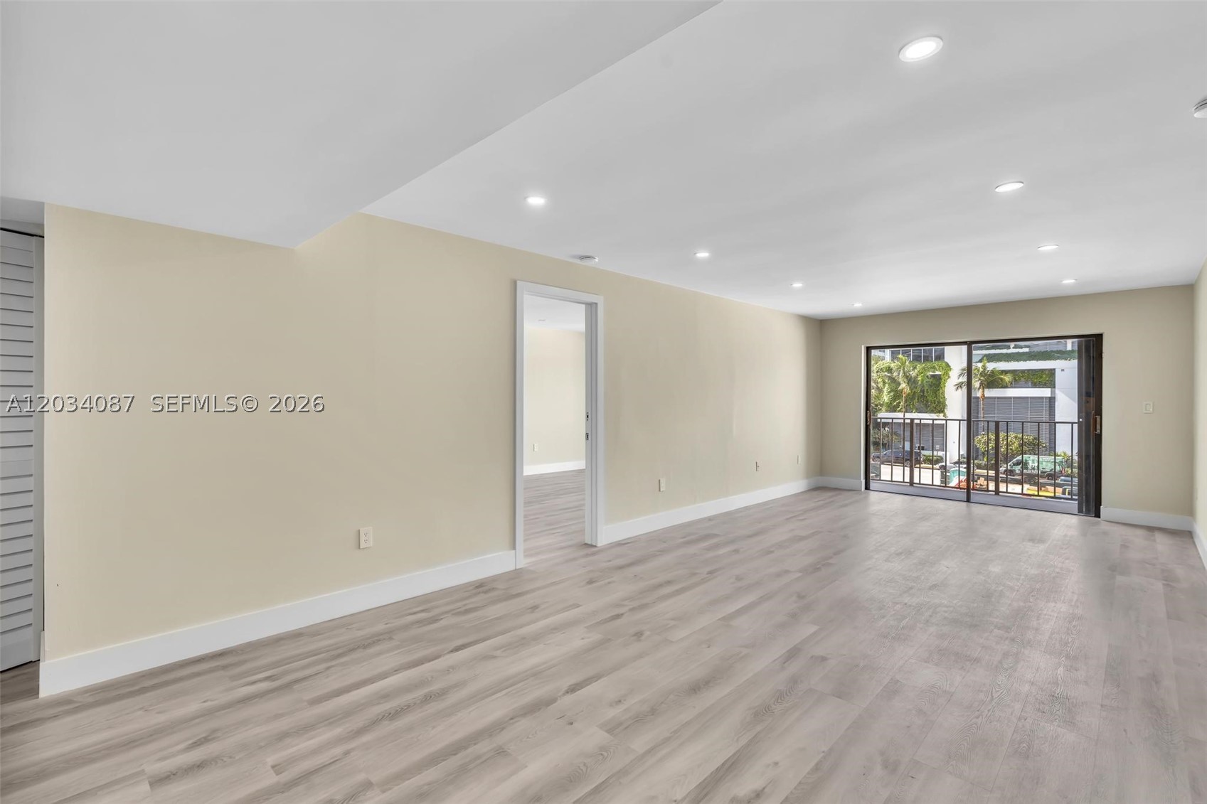 9124 Collins Ave 304 Property Photo 4