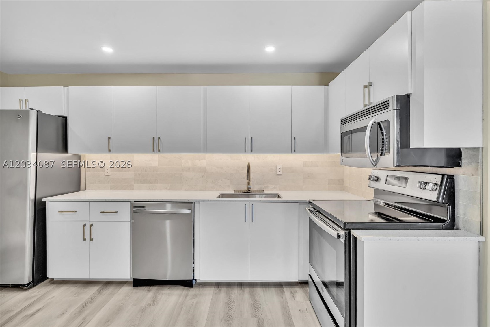 9124 Collins Ave 304 Property Photo 10