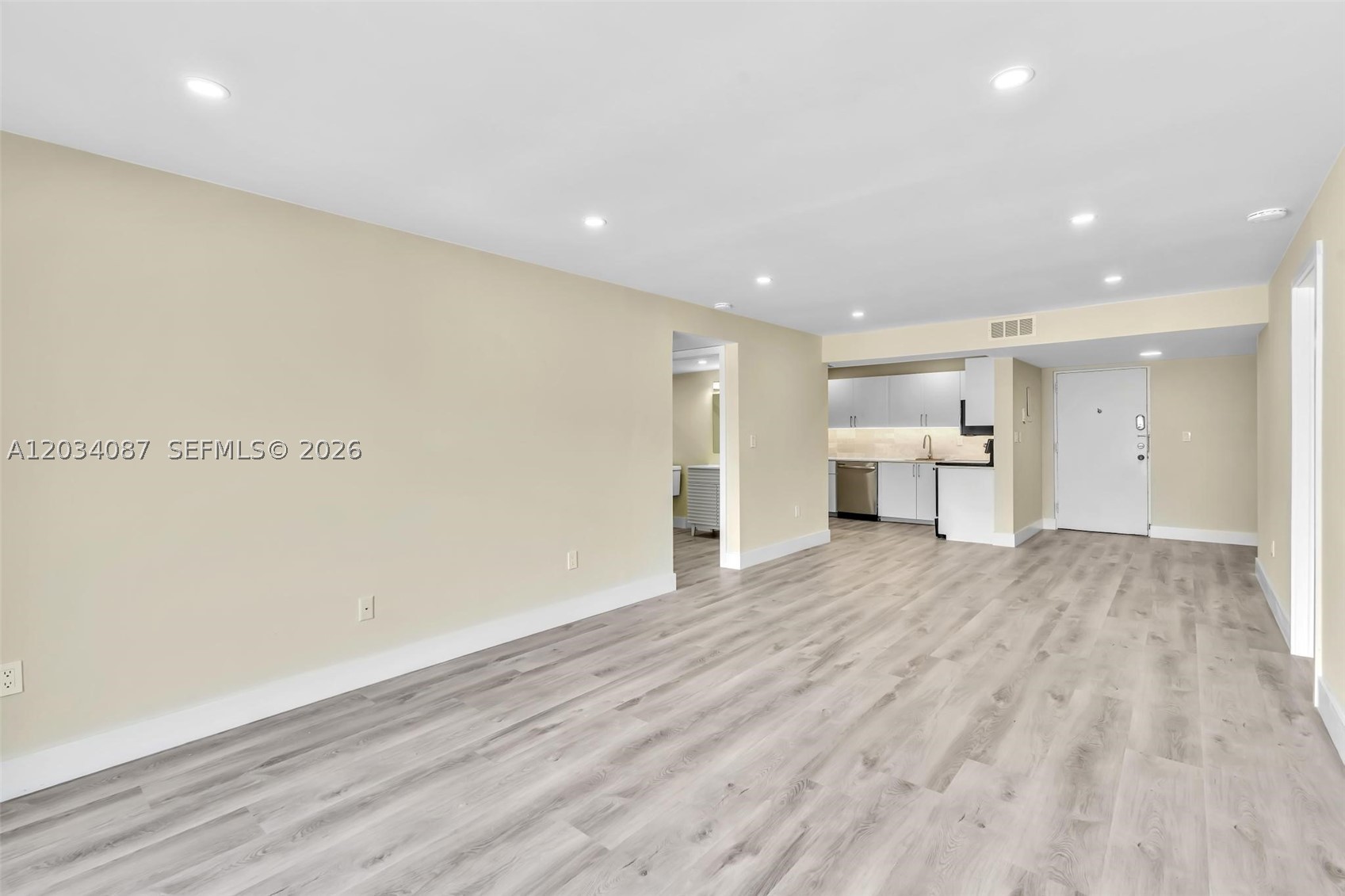 9124 Collins Ave 304 Property Photo 11
