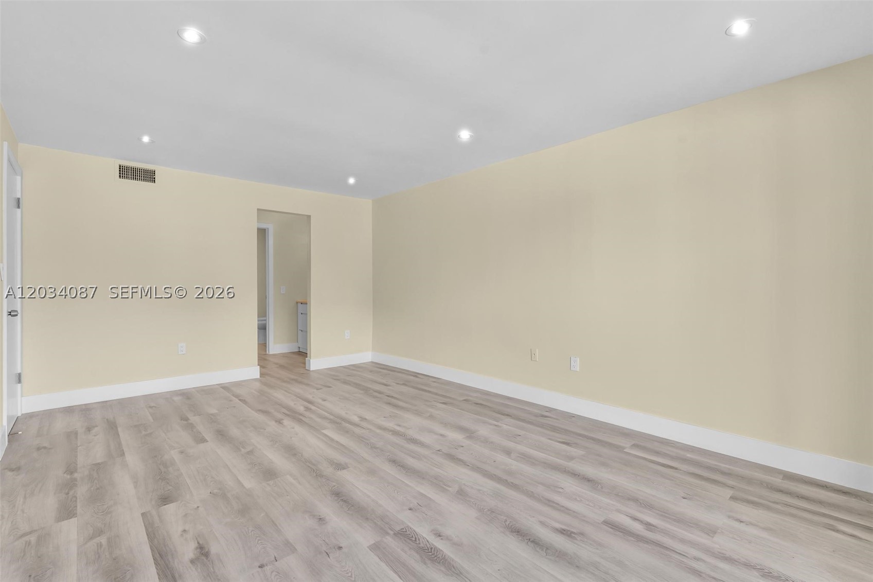 9124 Collins Ave 304 Property Photo 12