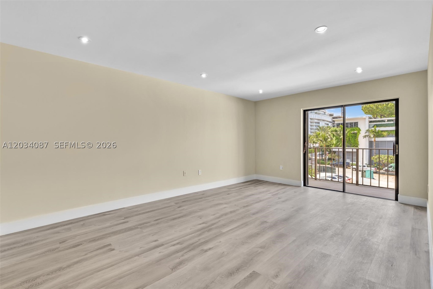 9124 Collins Ave 304 Property Photo 15