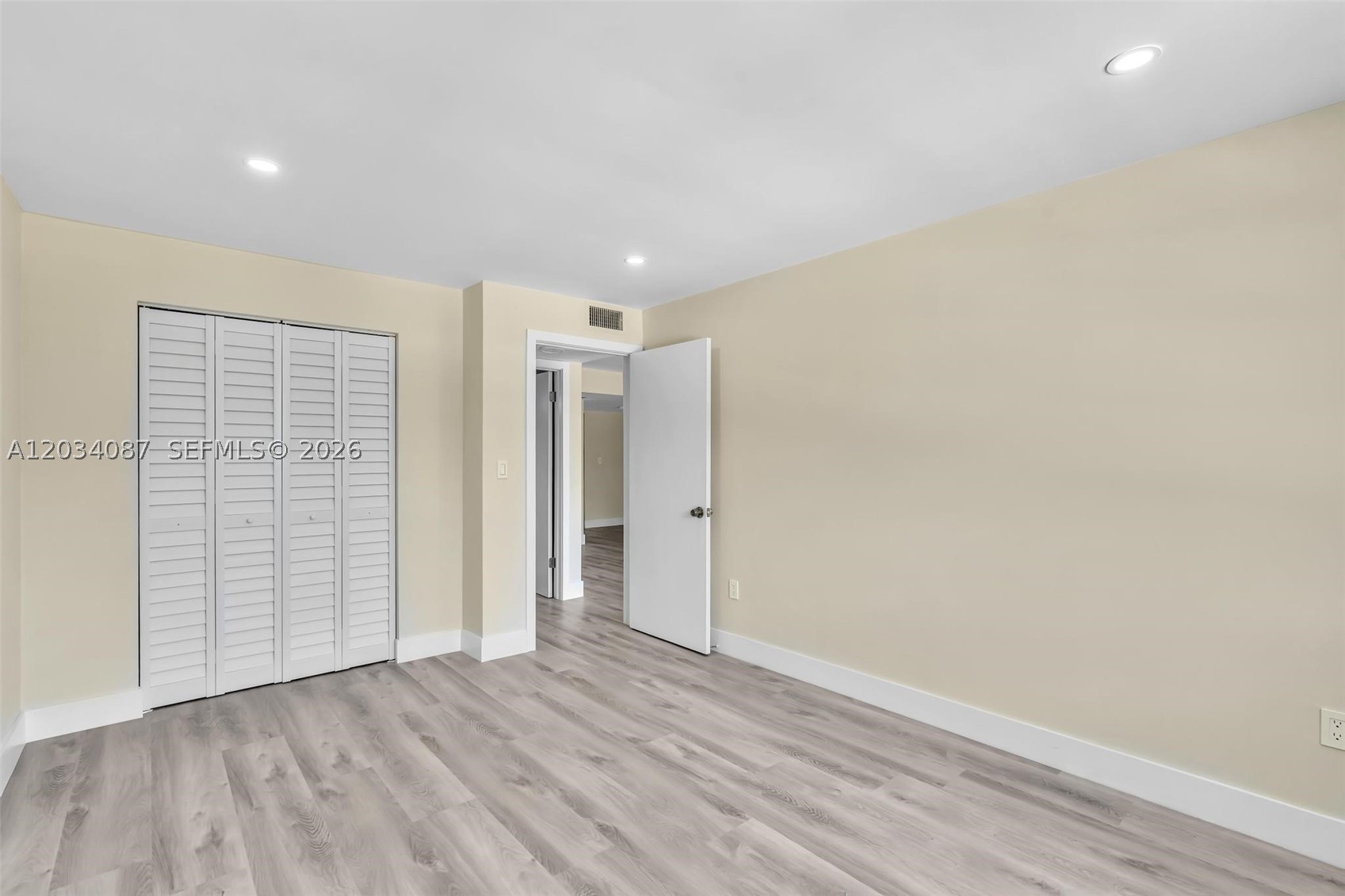9124 Collins Ave 304 Property Photo 16