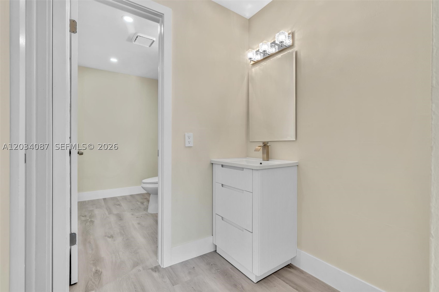 9124 Collins Ave 304 Property Photo 18