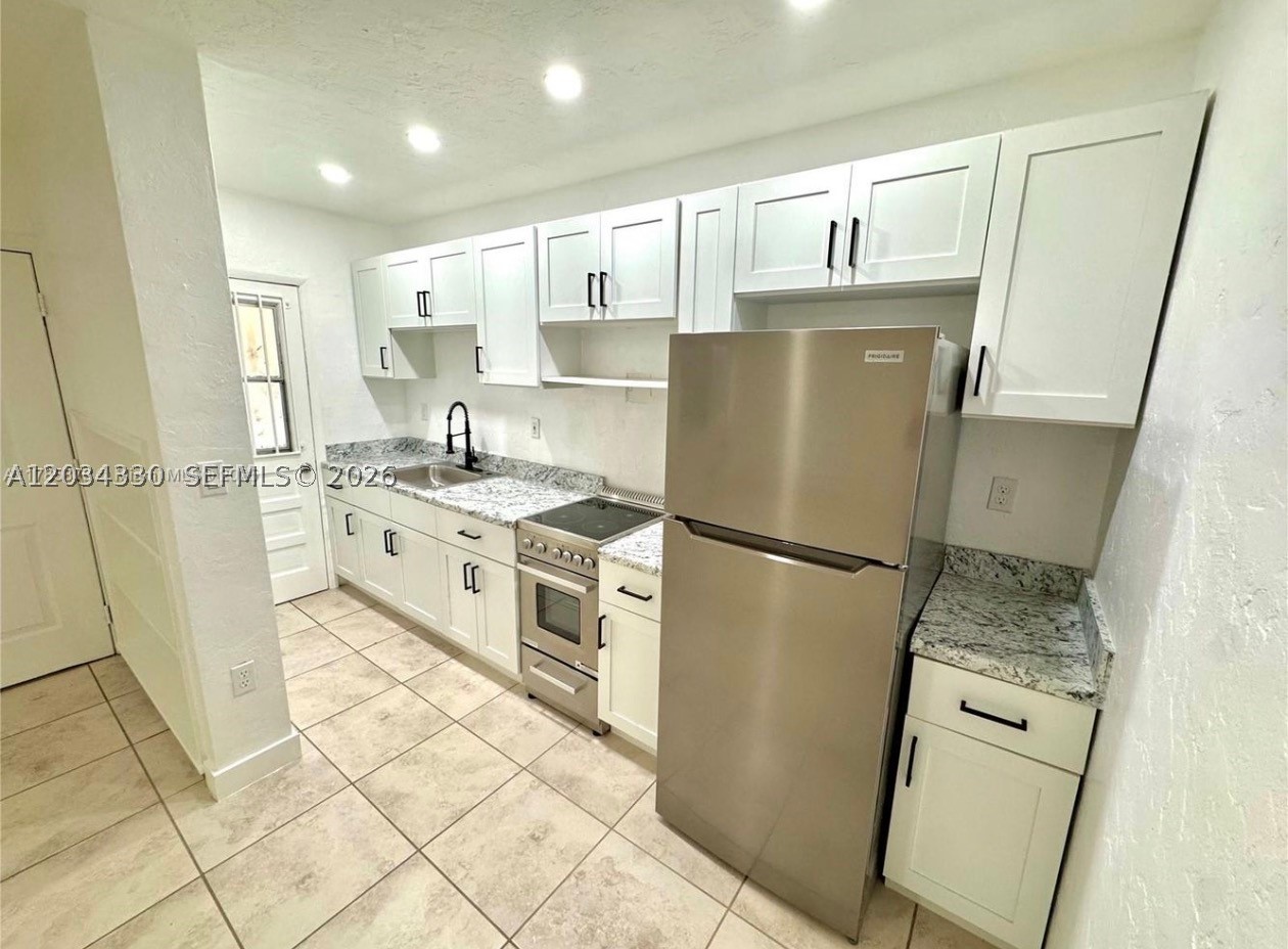 550 Sw 10th St 6 Property Photo 3