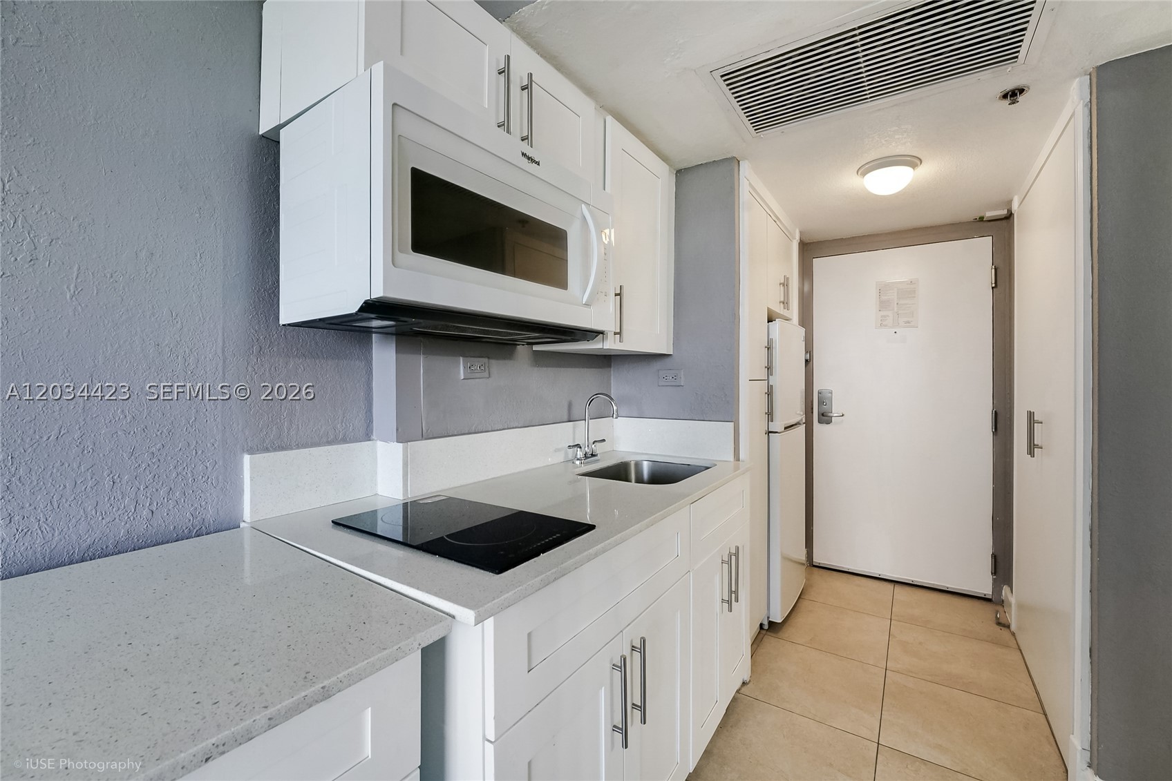 19201 Collins Ave 827 Property Photo 7