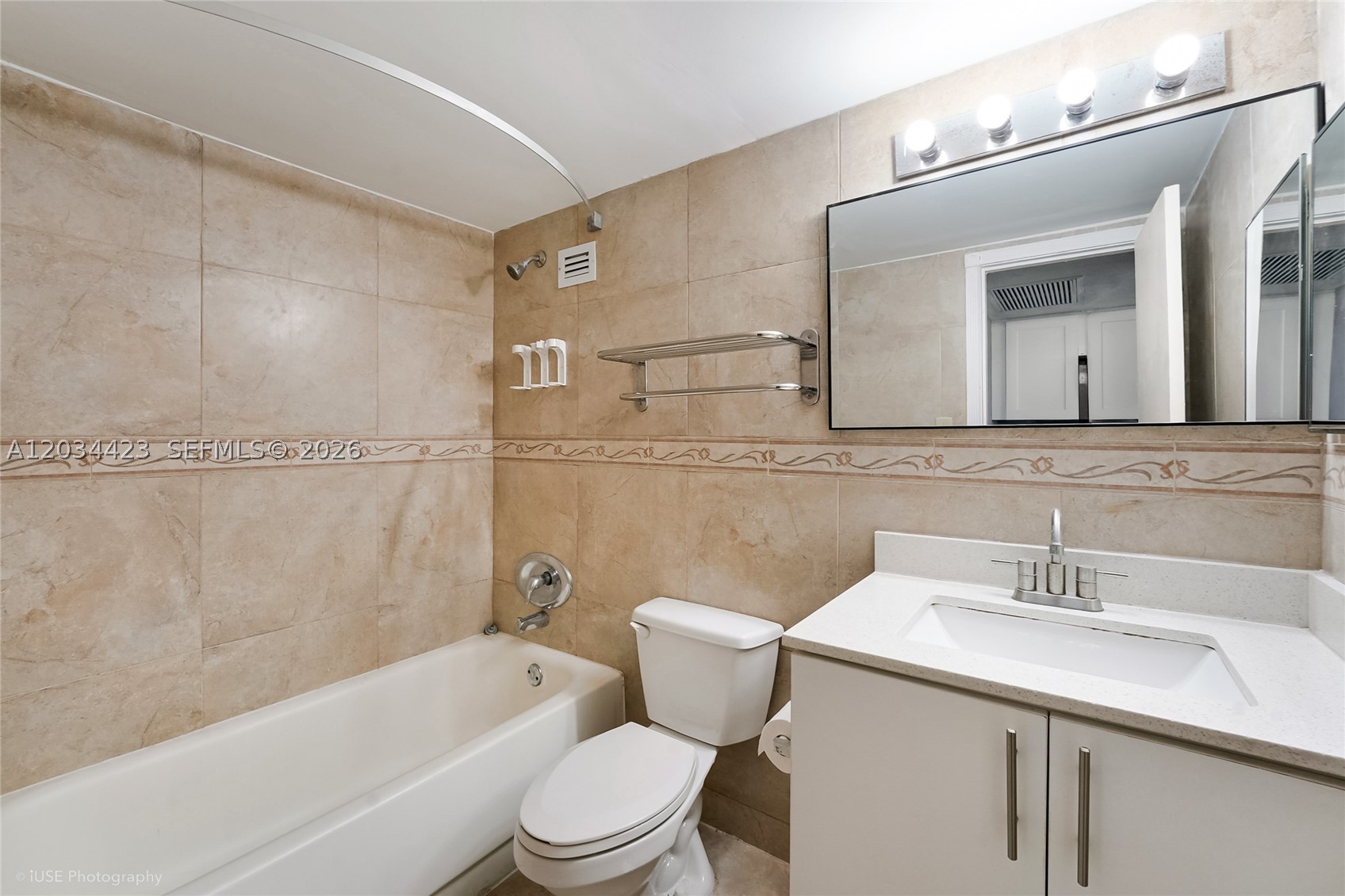 19201 Collins Ave 827 Property Photo 8