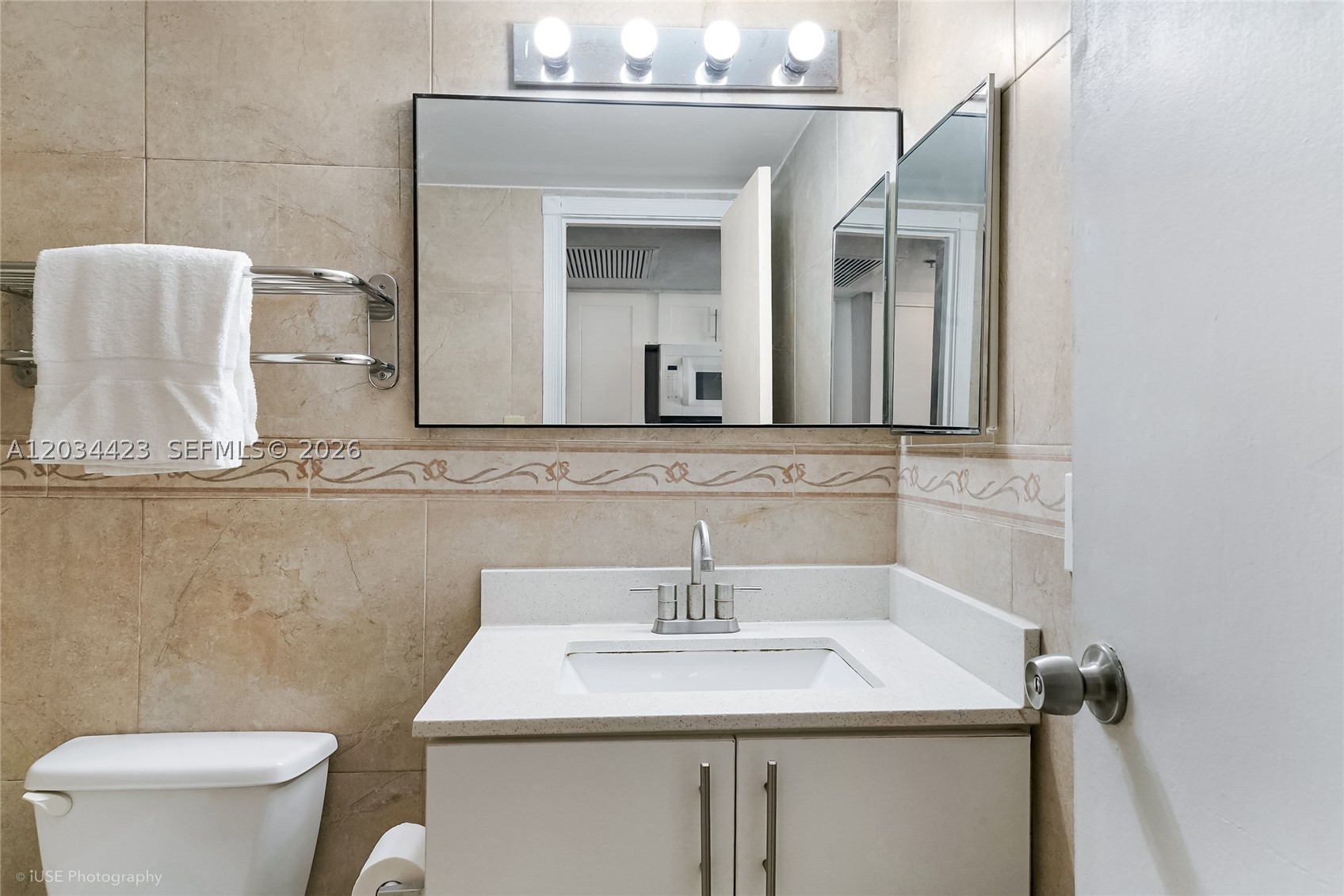 19201 Collins Ave 827 Property Photo 9