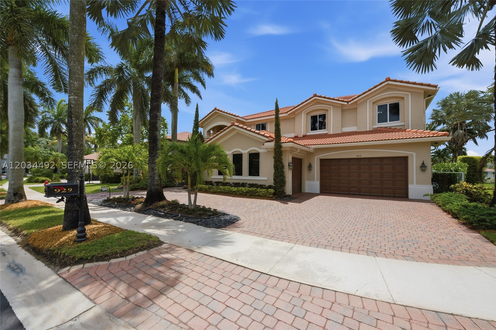 929 Gulfstream Ct Property Photo 2