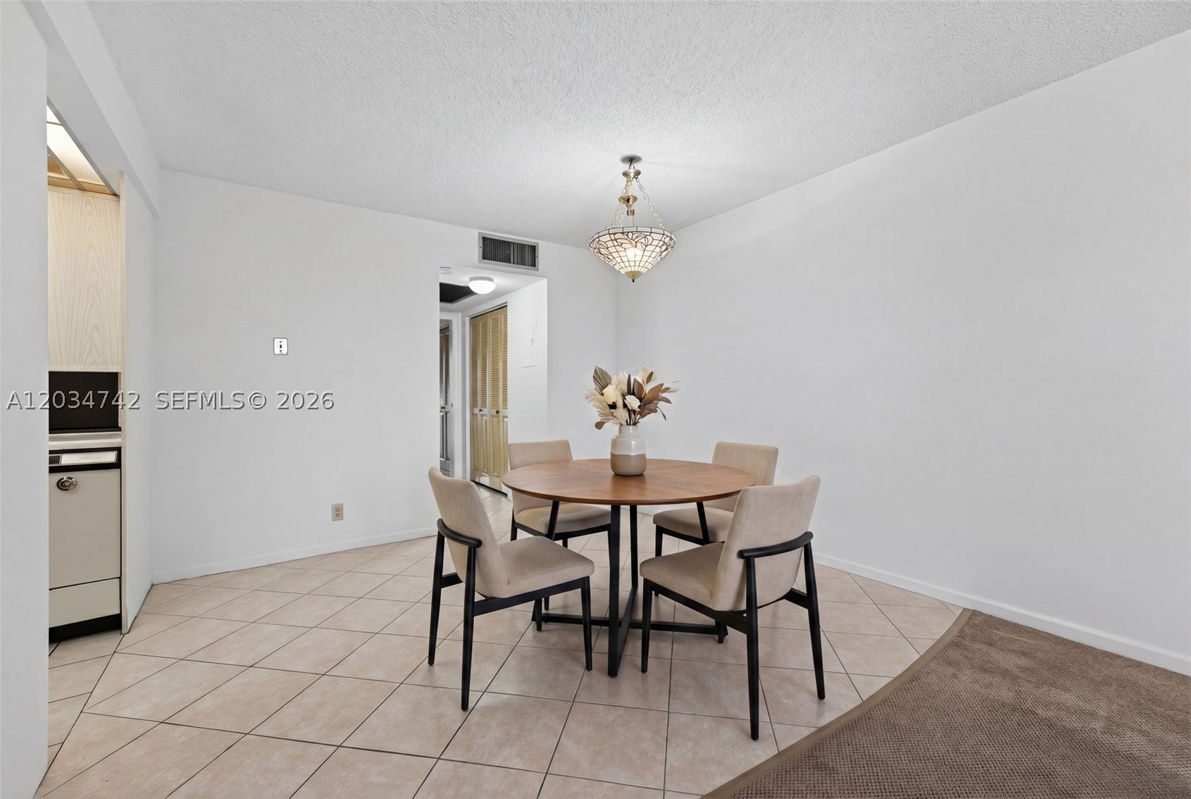 2401 Antigua Cir E3 Property Photo 3