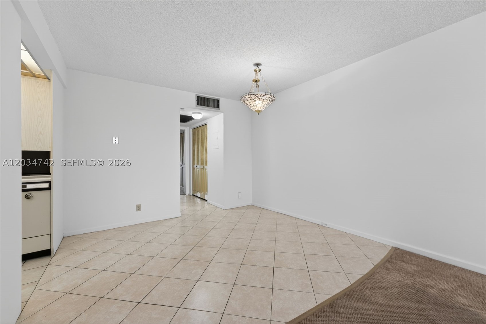 2401 Antigua Cir E3 Property Photo 7
