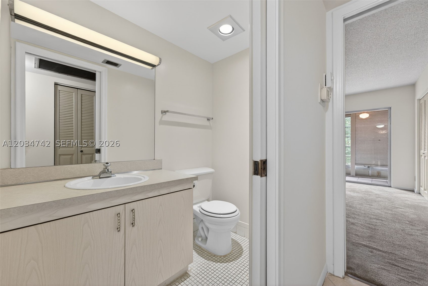 2401 Antigua Cir E3 Property Photo 9