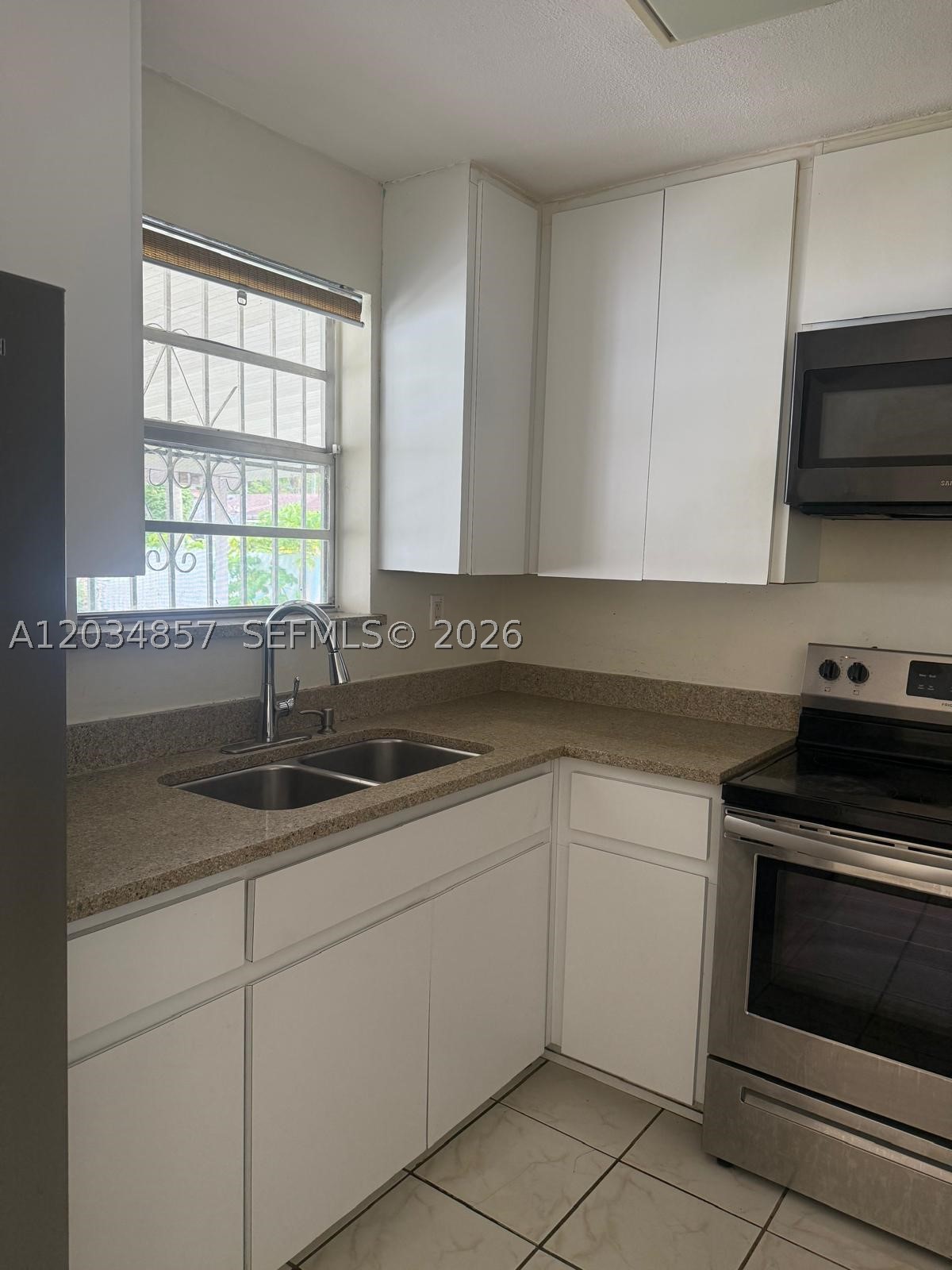767 SW 5th Ter Property Photo 1