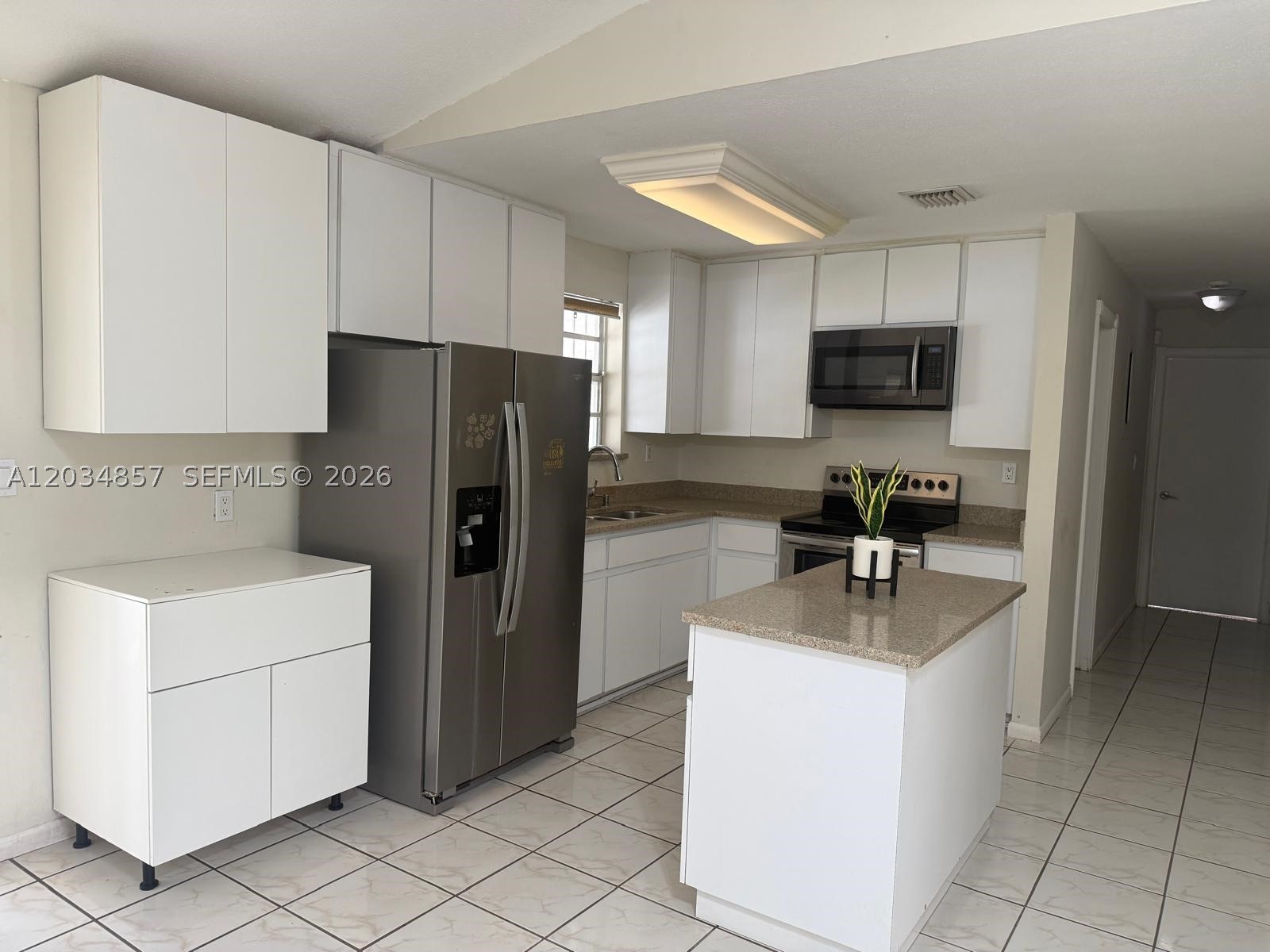 767 Sw 5th Ter Property Photo 3