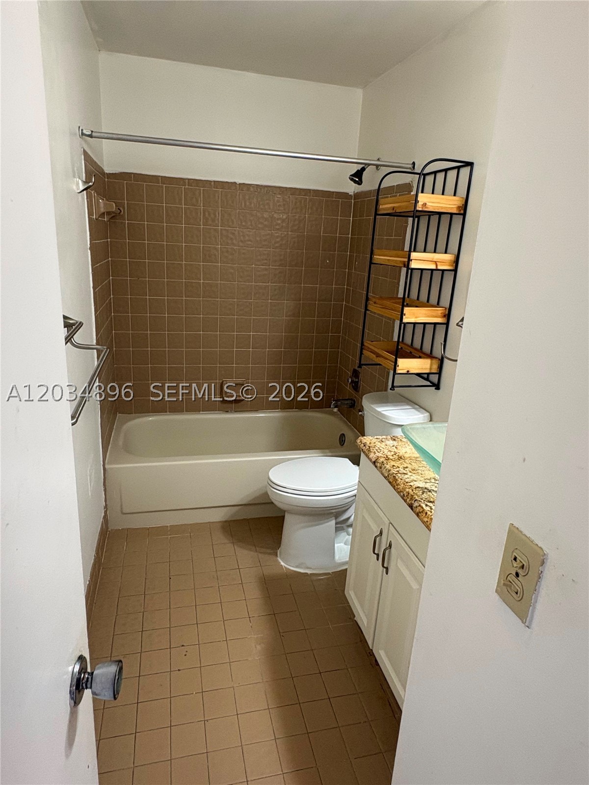 3819 Sw 69th Ave 14-l Property Photo 5