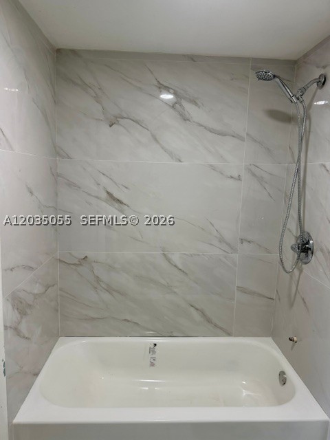 3640 Nw 9th St 302 Property Photo 2
