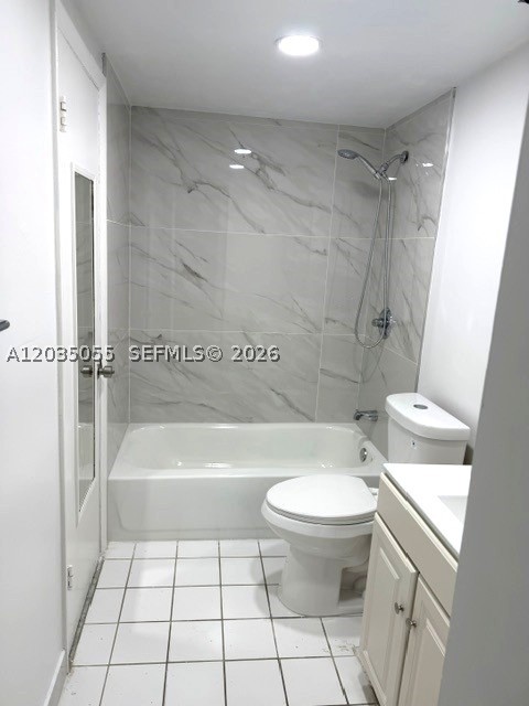 3640 Nw 9th St 302 Property Photo 3