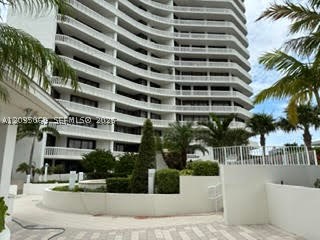 3000 Island Blvd 603 Property Photo 1