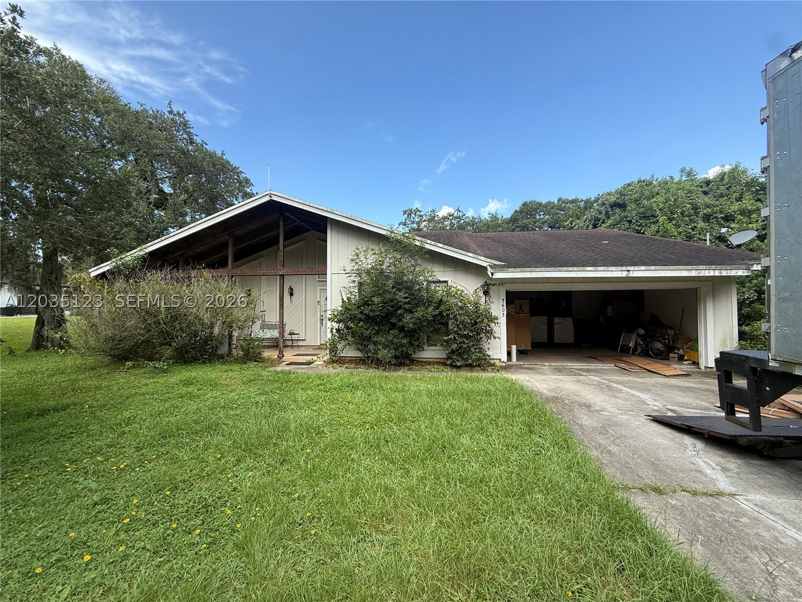 3603 W Wilderness Dr W Property Photo 1