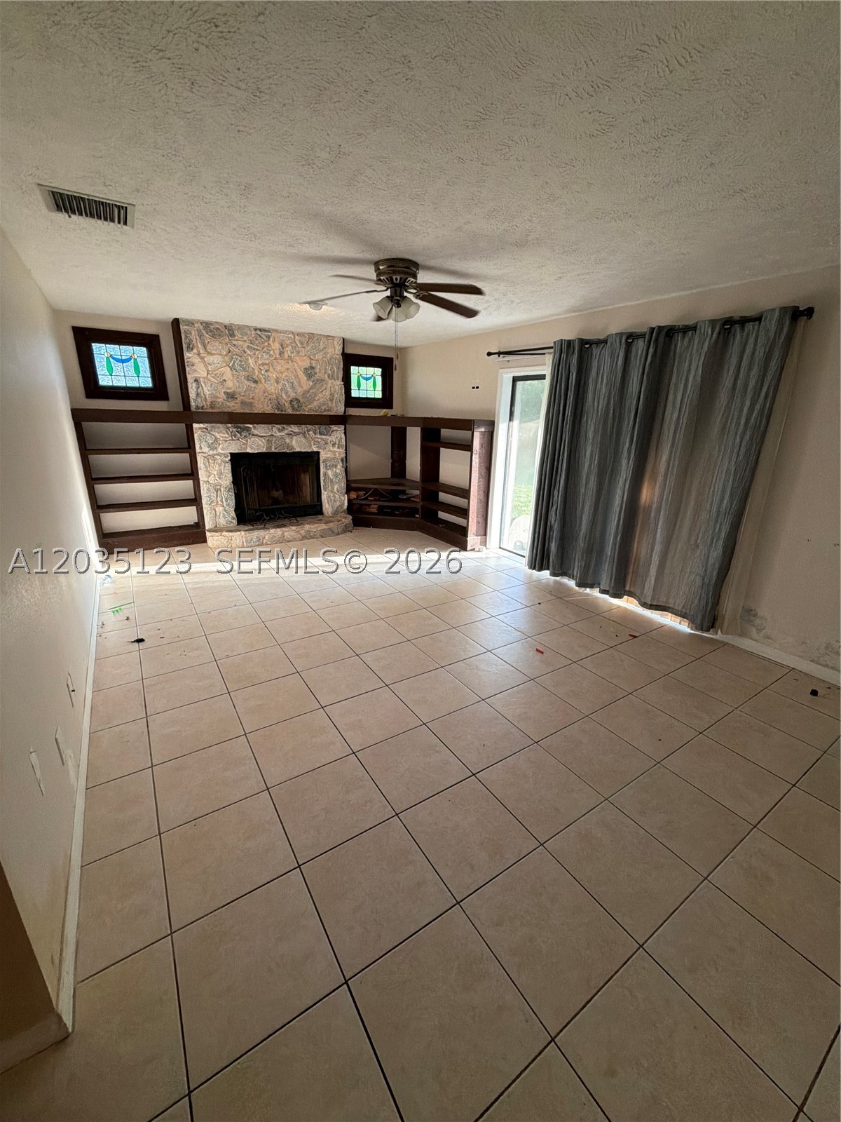 3603 W Wilderness Dr W Property Photo 4