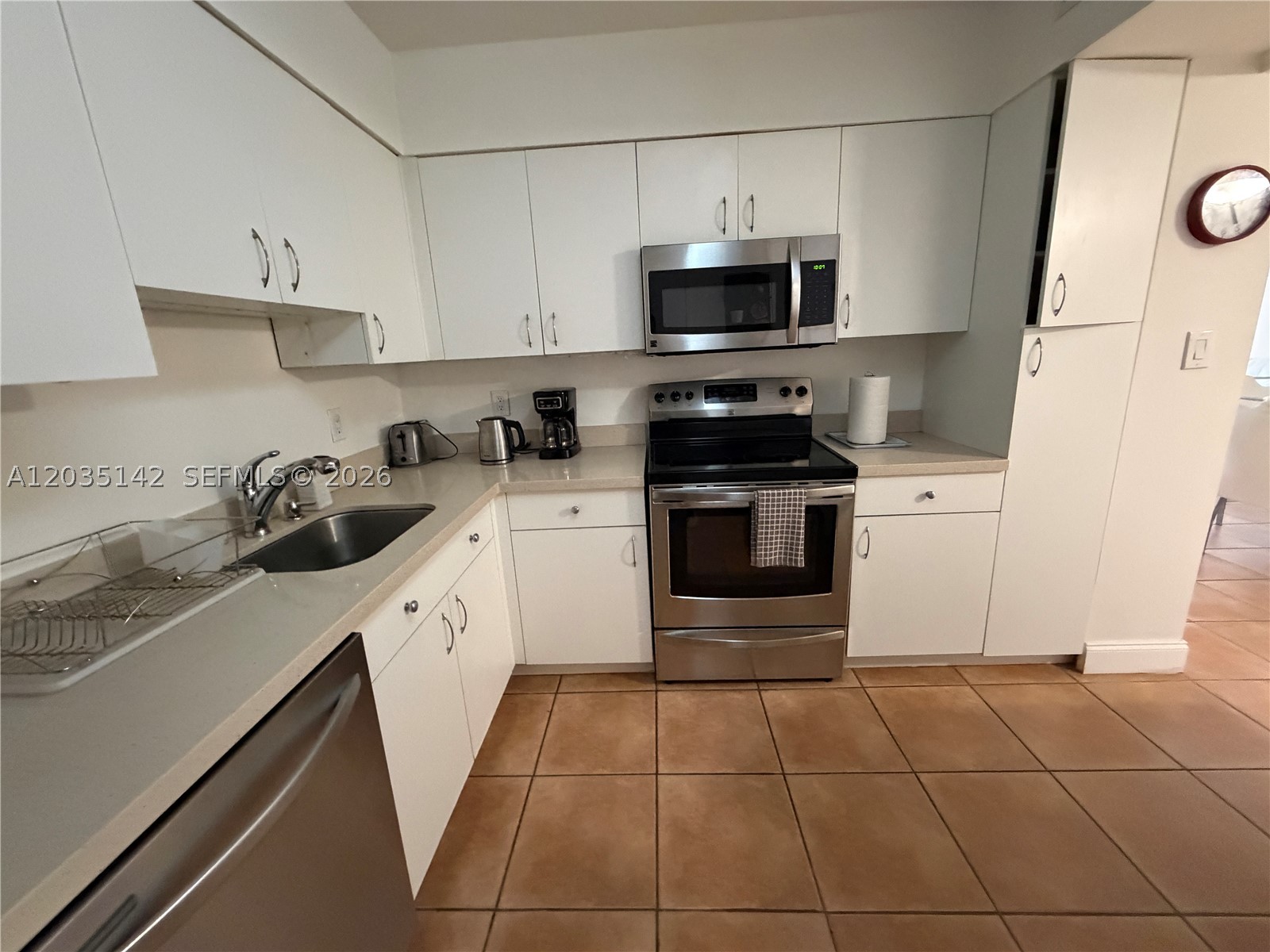 5161 Collins Ave 310 Property Photo 11