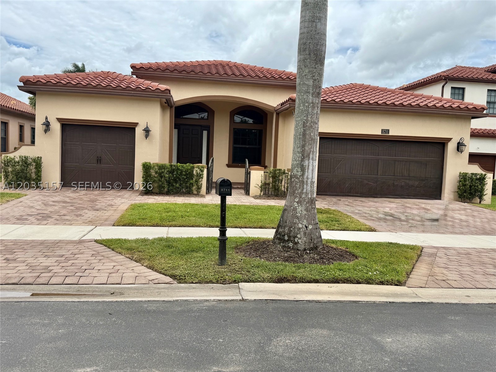 8711 NW 41st St Property Photo 1