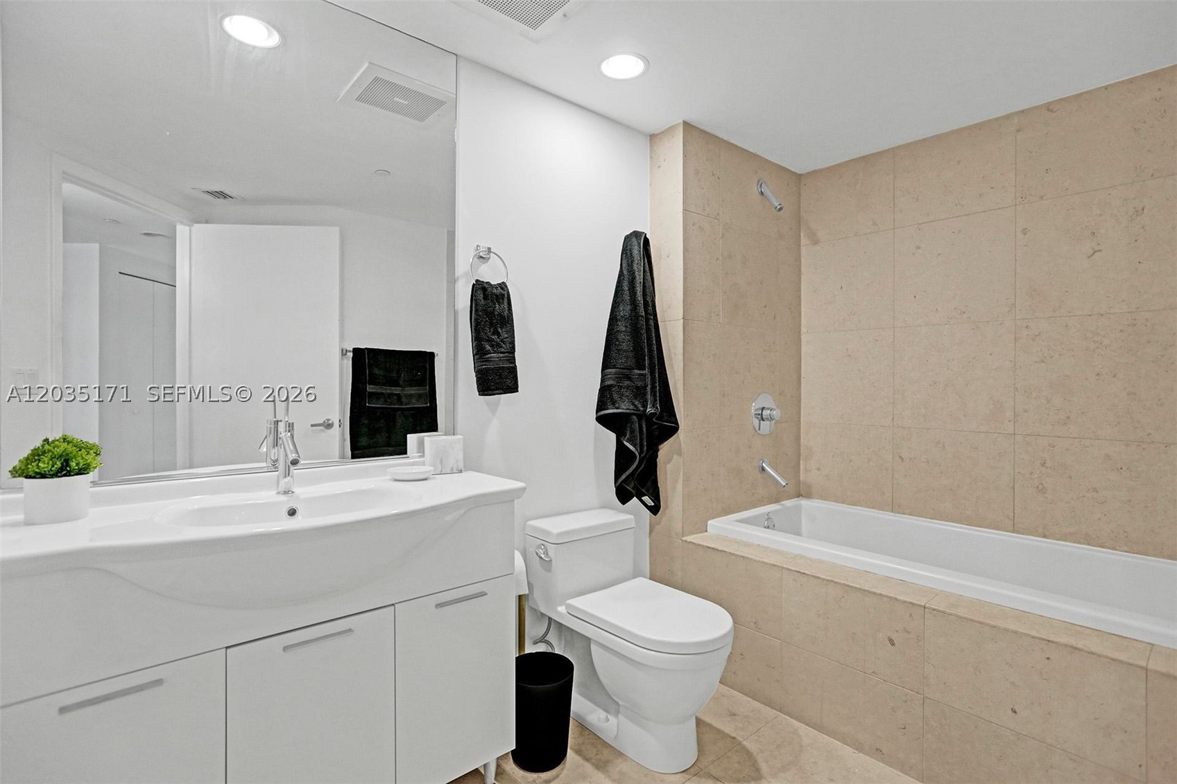 475 Brickell Ave 3408 Property Photo 18