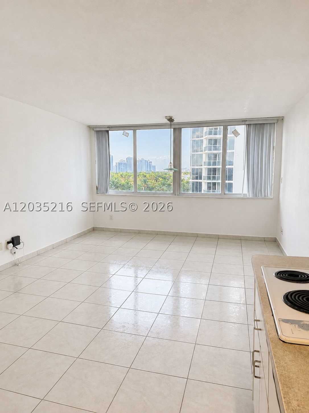 19201 Collins Ave 527 Property Photo 4