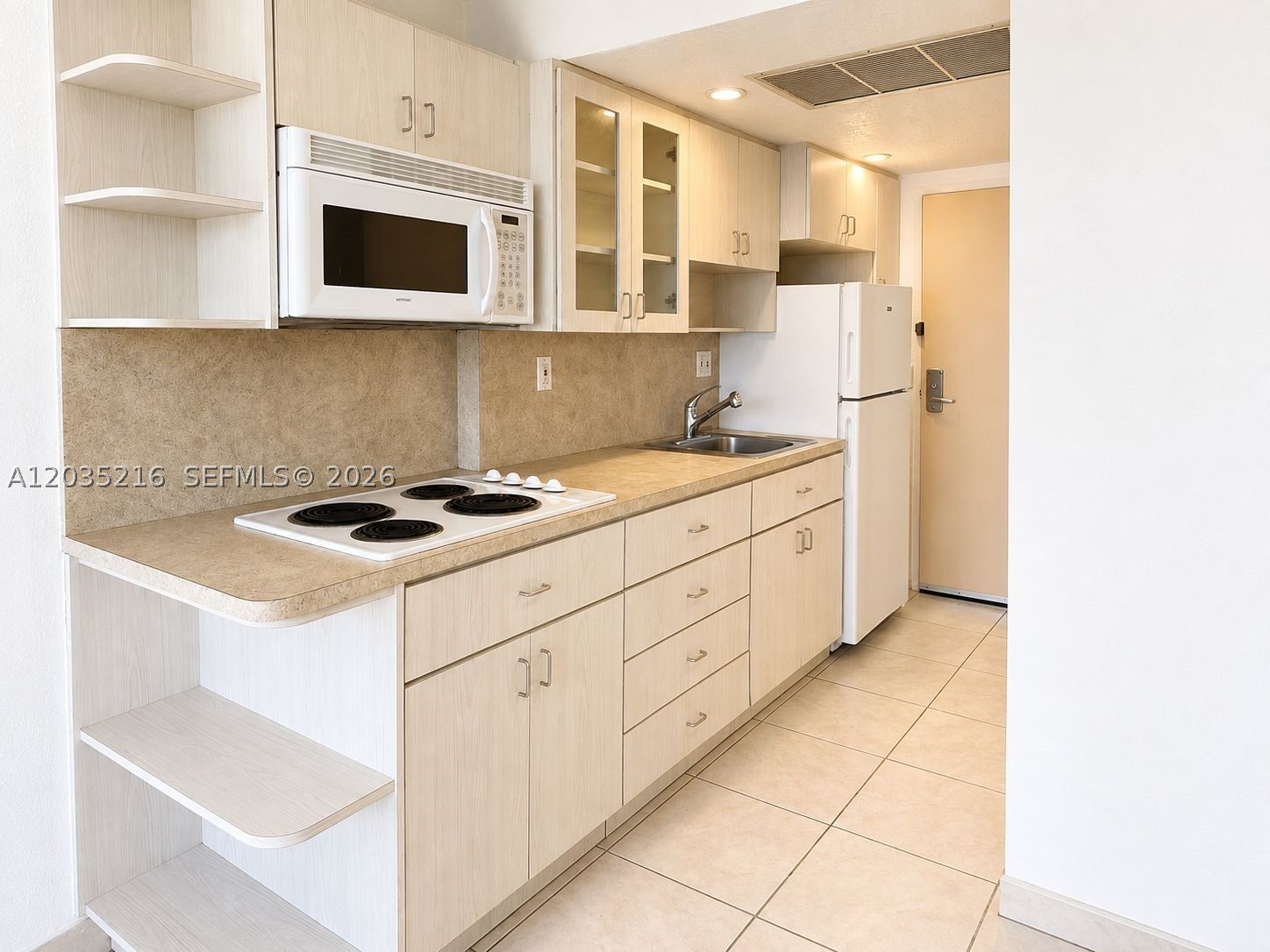 19201 Collins Ave 527 Property Photo 5